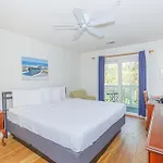 Stunning 3 Bedroom Condo-Recently Renovated-Fairways Unit D