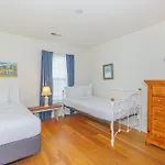 Stunning 3 Bedroom Condo-Recently Renovated-Fairways Unit D