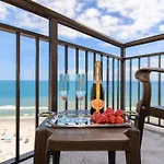 Supreme Oceanfront Studio, Dogs Ok! 1126
