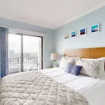 Palace Resort 811