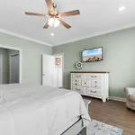Ocean Breeze - Ocean Front, 7 Bedroom