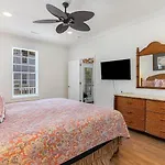 Captivating 4 Bedroom House With Double Balconies And A Community Pool-Angler Villas 3