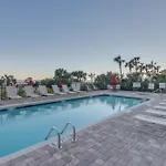 Beachfront Condo With Private Balcony At Meridian Plaza