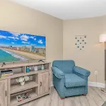1 Bedroom Oceanview Penthouse At Sandy Beach! 1905