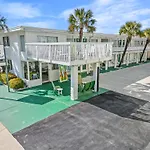 Studio 1 King Bed Sleeps 2 Pet-Friendly