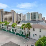 Studio 1 King Bed Sleeps 2 Pet-Friendly