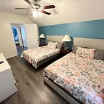 Contemporary 2-Br Cottage, 2 Blocks To Beach