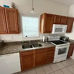 Contemporary 2-Br Cottage, 2 Blocks To Beach