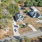 Coastal Pet Friendly Getaway In Murrels Inlet! Perfect For 8 Guests!
