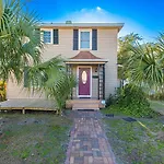 Dazzling Centrally Located Ocean View W 2 Kings, Huge Private Yard, 2 Decks, Firepit, Bbq