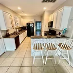 Summer\'S Den Home