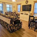 Centrally Located-Secluded-Nature-15 Min To Beach