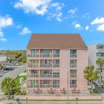 Eccentric 2 Bedroom Condo With Stunning Ocean Views! La Mirage 403