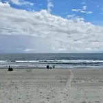 Beach House Surfside - Private Pool Great Location