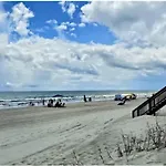 Beach House Surfside - Private Pool Great Location