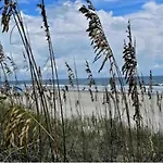 Beach House Surfside - Private Pool Great Location