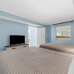 Downtown Oceanfront, 2Br, Walk To Starbucks, 6Ppl