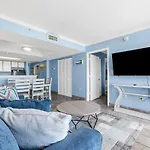 Downtown Oceanfront, 2Br, Walk To Starbucks, 6Ppl