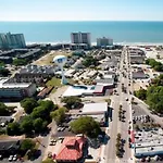 Beautiful 3 Bedroom Condo Steps From Beach & Main St