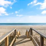 Oceanfront Views W 7 Beds Pools Lazy River Gym