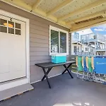 Elvi\'S Beachside Trio
