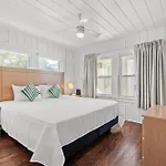 Steps To Crescent Beach 4Br2Ba Sleeps 10