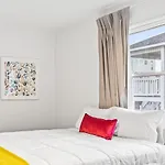 Beach Nest 1 Stylish Condo 2Min Walk To Beach