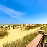 Walk 2 Beach, Boardwalk & All Broadway Attractions