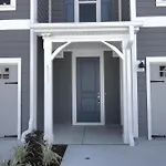 Beachside Bunker Stunning 3Br 2 5Bath