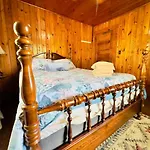 5 Bedroom House, Only 3 Minute Walk To The Beach!