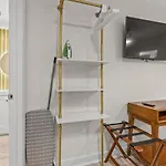 Treehouse Lodge Walk To Beach Pet-Friendly 301