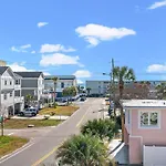 Treehouse Lodge Walk To Beach Pet-Friendly 203