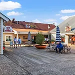 Treehouse Lodge Walk To Beach Pet-Friendly 203