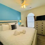 Cute Stylish And Comfy Condo In The Center Of Mb