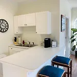 Amazing Cute & Cozy Condo In The Center Of Mb