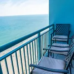 Beautiful Renovated 2 Bedroom Condo With Direct Ocean Views! Paradise 1907