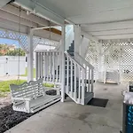 Renovated Beach House Beach Views 2 Min Walk