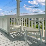 Renovated Beach House Beach Views 2 Min Walk