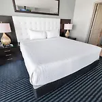 Oceanfront Myrtle Beach 2-Br Condo With Hot Tubs