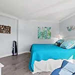 Carol Bay 403
