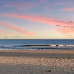 Close To The Beach #2 Great 2 Bedrooms Condo