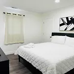 Close To The Beach #3 Cozy 2 Bedrooms Condo