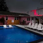 Pink Dream Home, Sleeps 22 W Pool, Vanity&Game Rms