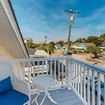 Flamingo House, Unit B