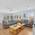 Spacious Home - 2Minwalktobeach - Heatedpvtpool - Beachgear - Gamesgalore