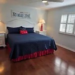 Tipsy Turtle Pet Friendly Family House