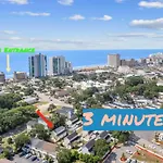 Beach Vibes Villa - 3 Bedrooms In Prime Location Near Beach With Private Yard!