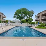 Cozy Beach Condo - Steps To Ocean