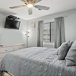 Cozy Beach Condo - Steps To Ocean
