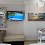 Ocean Front One Bedroom With An Amazing View 404